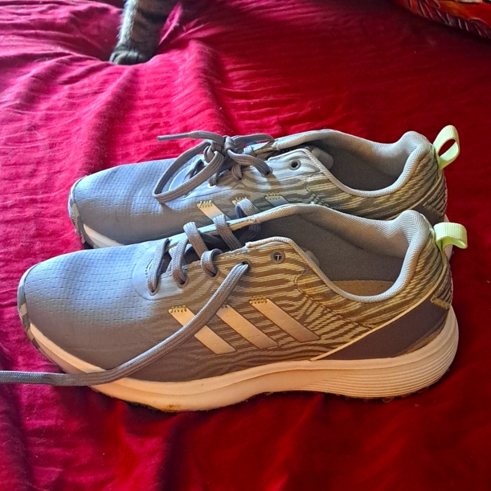 NWOT ADIDAS SNEAKERS SIZE 6 - Picture 1 of 4